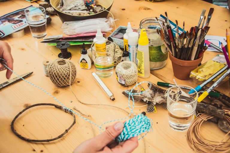 materiales para hacer manualidades
