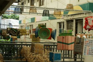 objetos decorativos hechos con cajas de carton recicladas